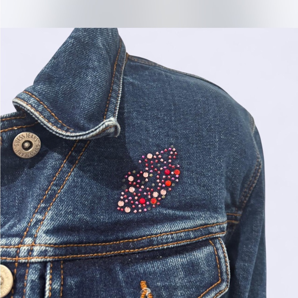 Vintage Women's Blue Guess Denim Jacket - Picture 4 of 5